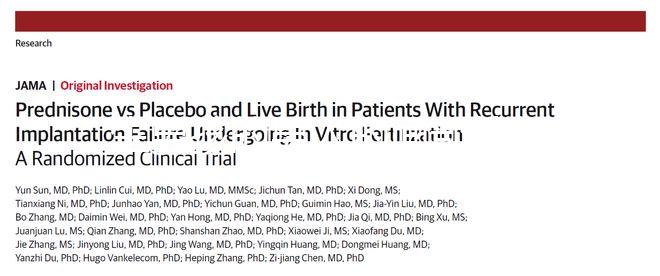 生男孩的男人的面部特征，這些特征表明是兒子