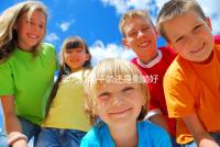 嬰兒打嗝平躺還是側(cè)躺好?抱起來(lái)喂點(diǎn)水才最推薦